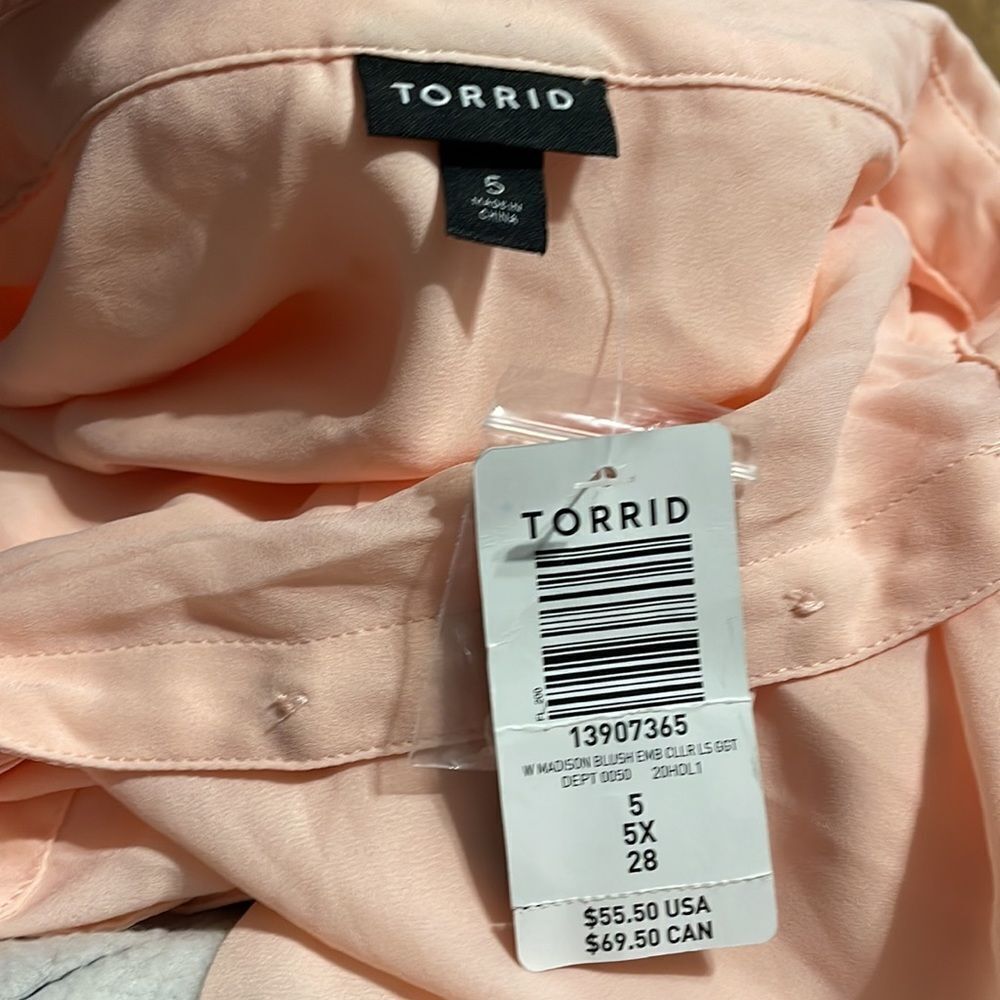 New Torrid Madison Blush Pink embellished Top shirt button down size 5 5X 28 - Picture 6 of 6